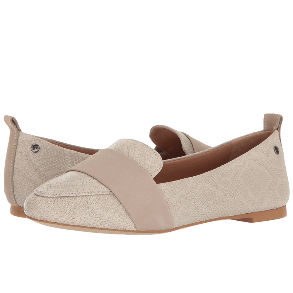 UGG Jonette Snake Flats Size: 5.5 New With Box